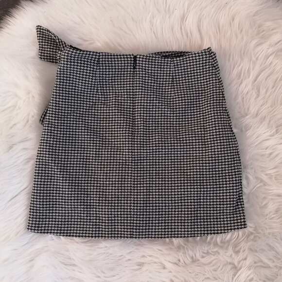 Aritzia Dorine Wrap Front Skirt in Houndstooth - Size 0 - Picture 3 of 6